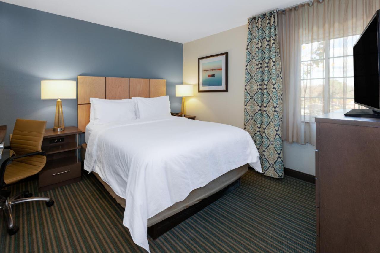 Candlewood Suites-west Springfield By Ihg 2*